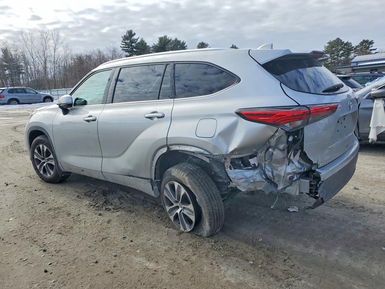 2021 Toyota Highlander Xle - Image 2