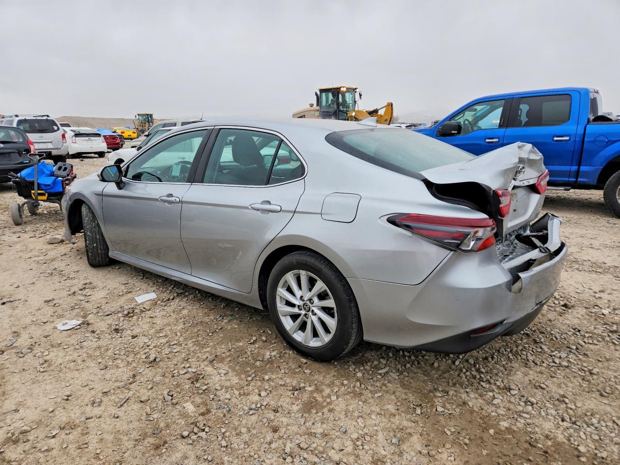 2022 Toyota Camry Le - Фото 2