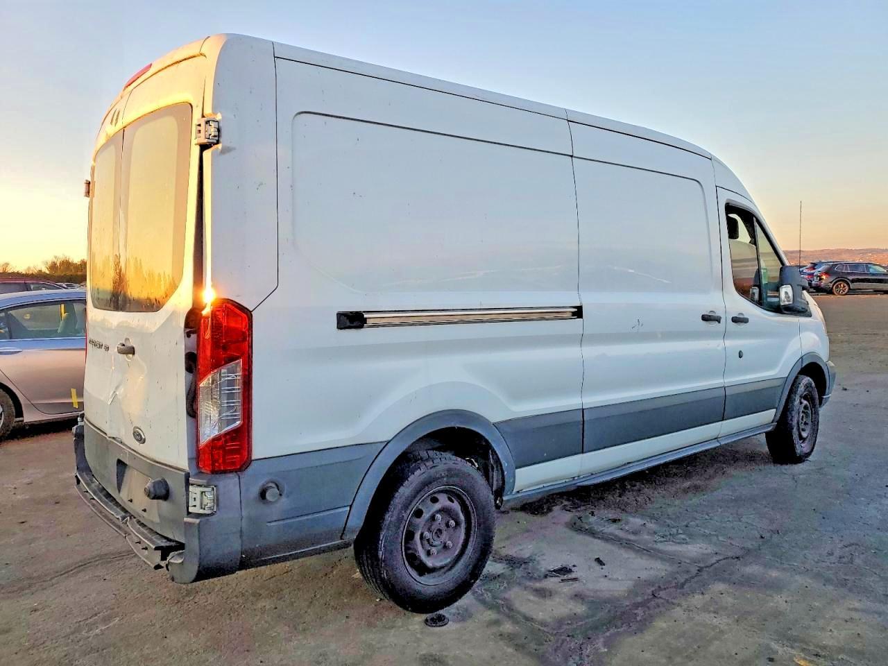 2015 Ford Transit T-250 - Фото 3