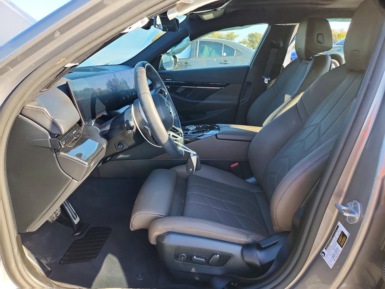 2025 BMW 530 I - Фото 7