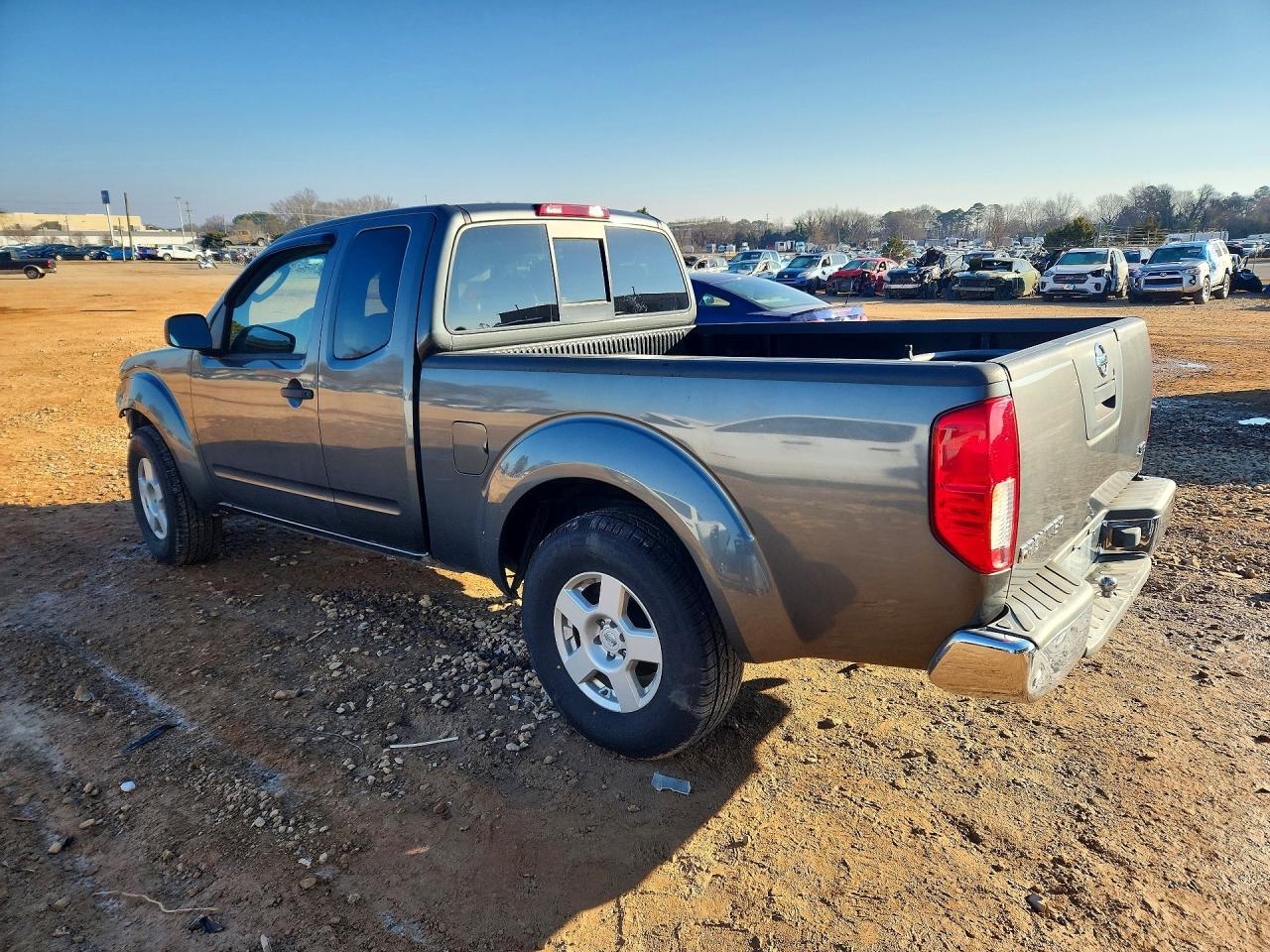 2005 Nissan Frontier Se - Фото 2