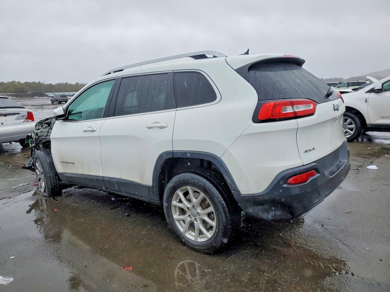 2017 Jeep Cherokee Latitude - Image 2