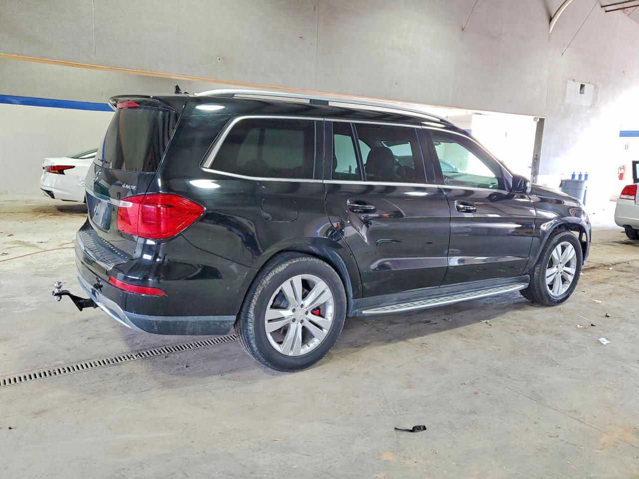 2015 Mercedes-Benz Gl 450 4Matic - Image 3