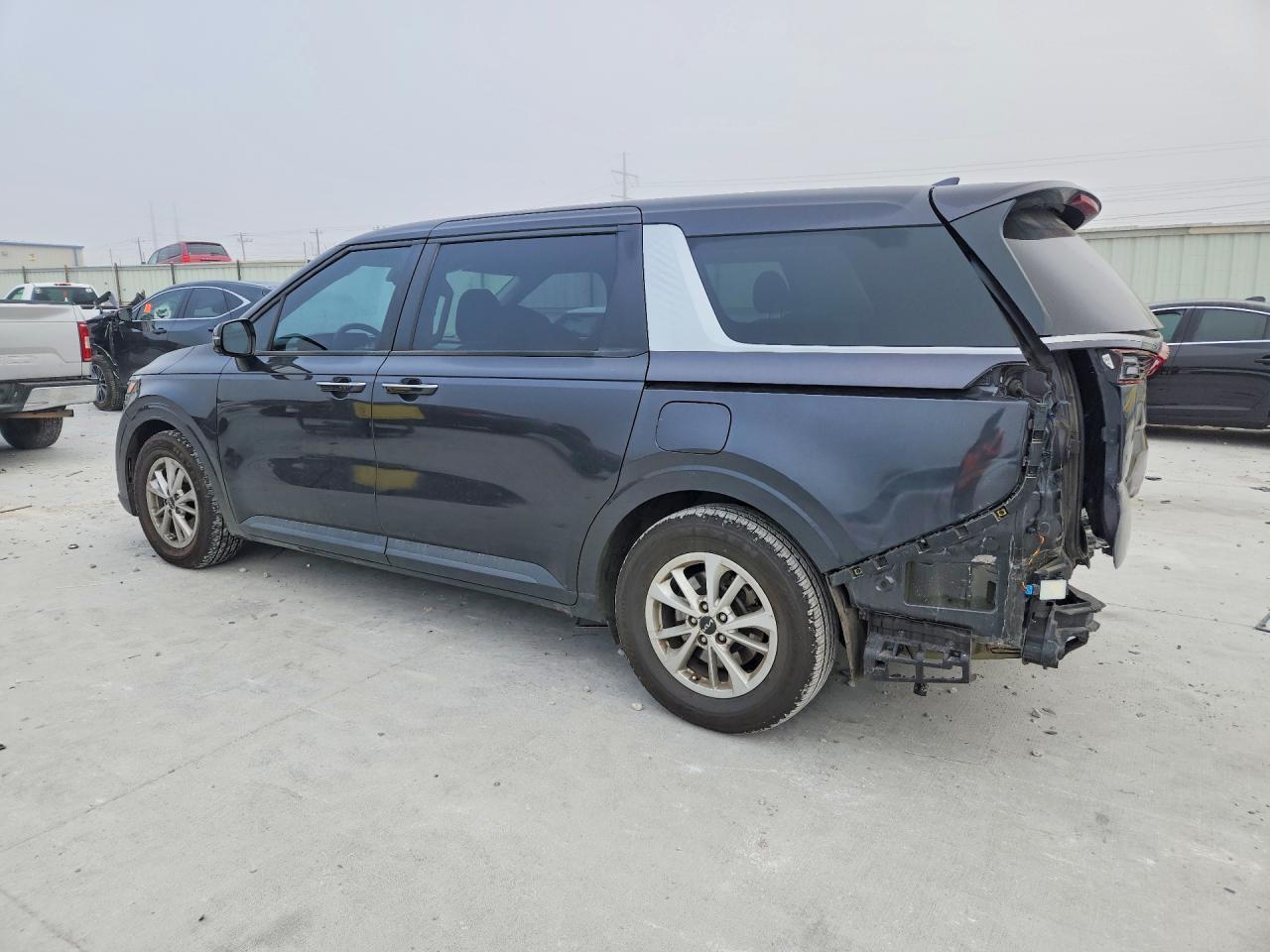 2022 Kia Carnival Lx - Фото 2