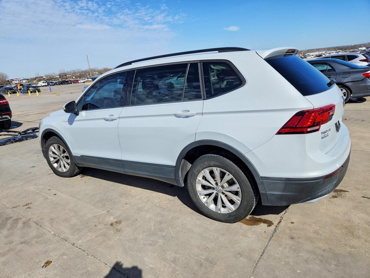 2018 Volkswagen Tiguan S - Фото 2