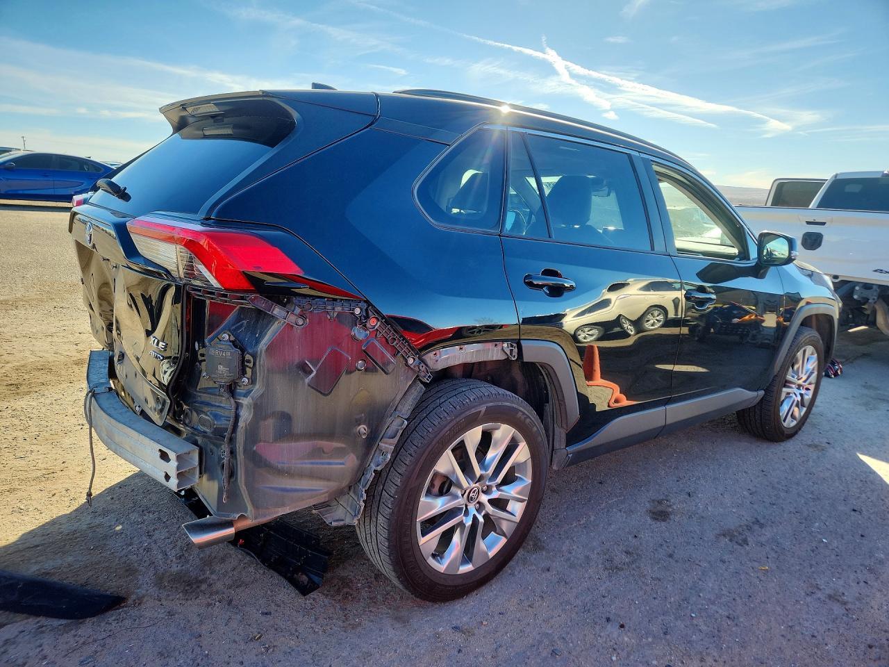 2021 Toyota Rav4 Xle Premium - Фото 3