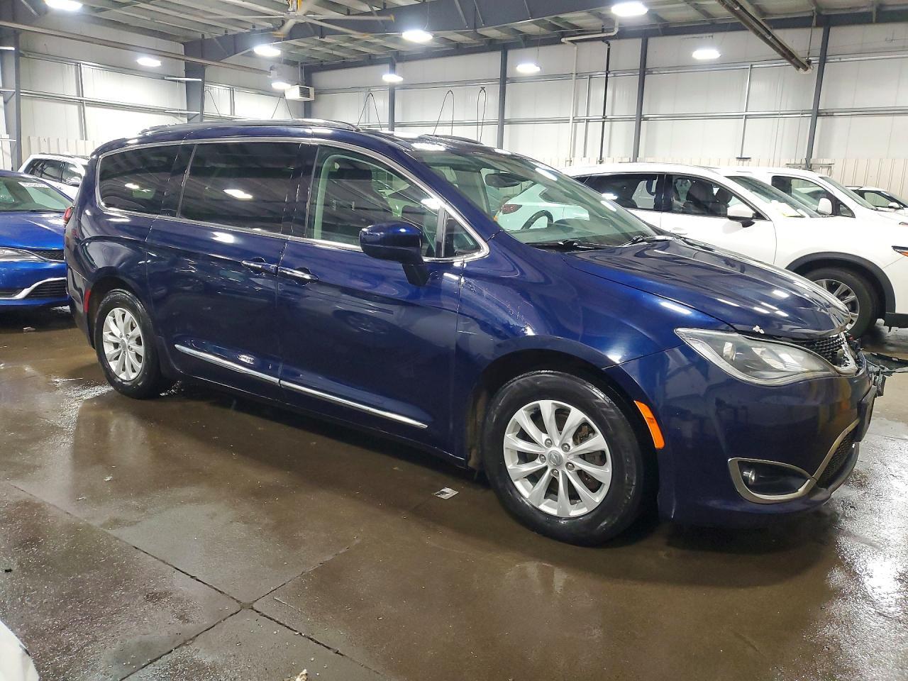 2019 Chrysler Pacifica Touring L - Фото 4