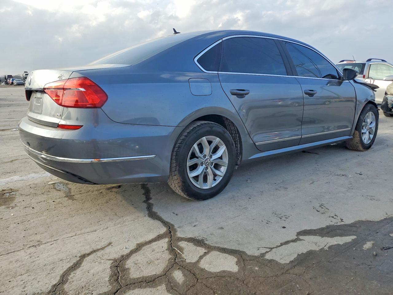 2016 Volkswagen Passat S - Image 3