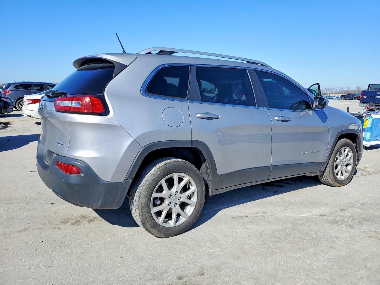2018 Jeep Cherokee Latitude Plus - Фото 3
