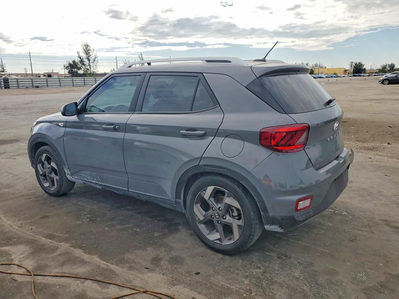 2023 Hyundai Venue Sel - Фото 2