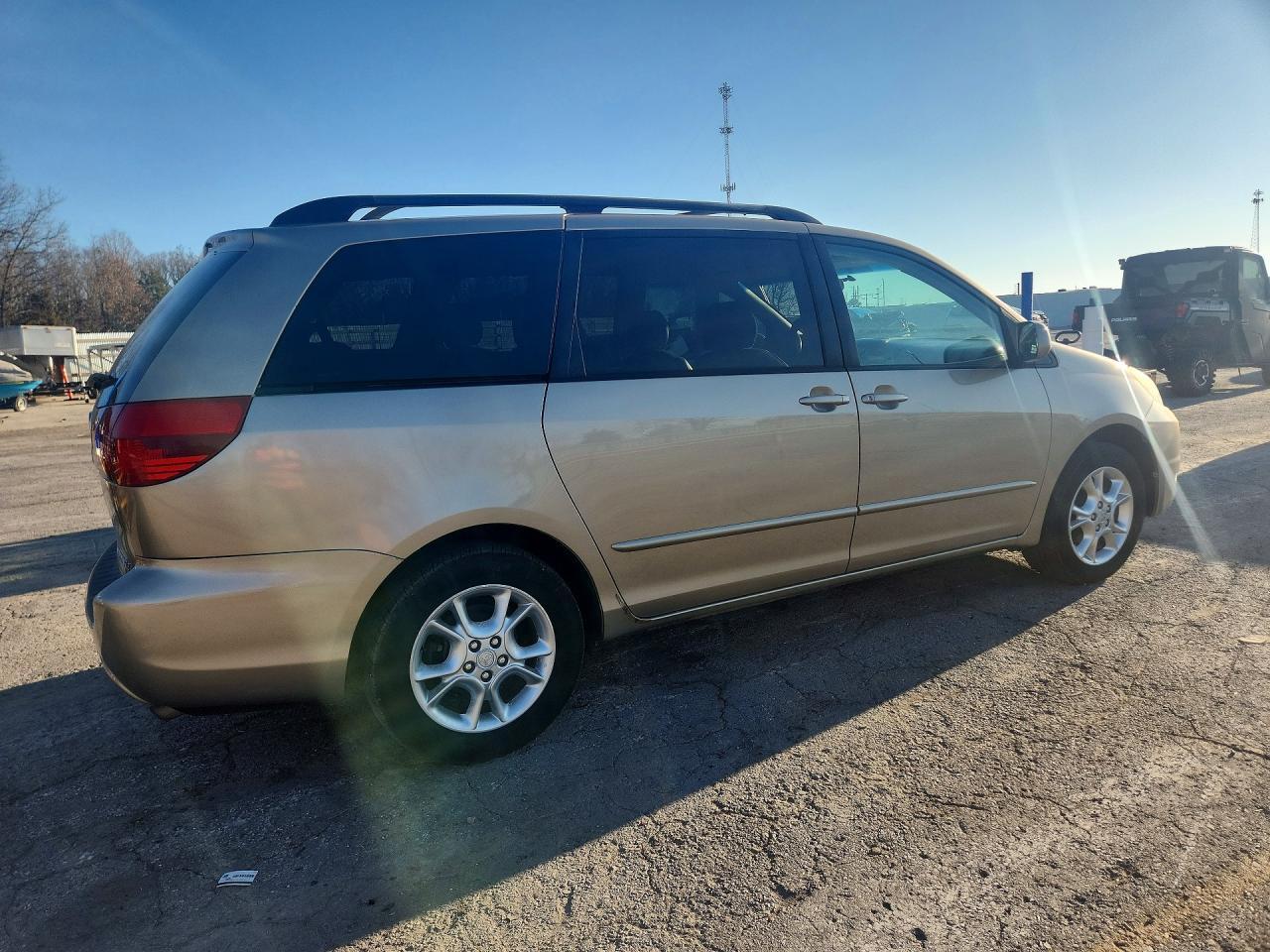 2004 Toyota Sienna Xle 7 Passenger - Image 3