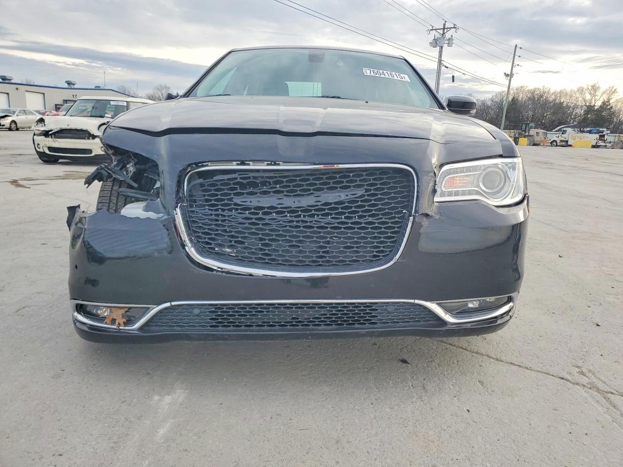 2015 Chrysler 300 Limited - Фото 5