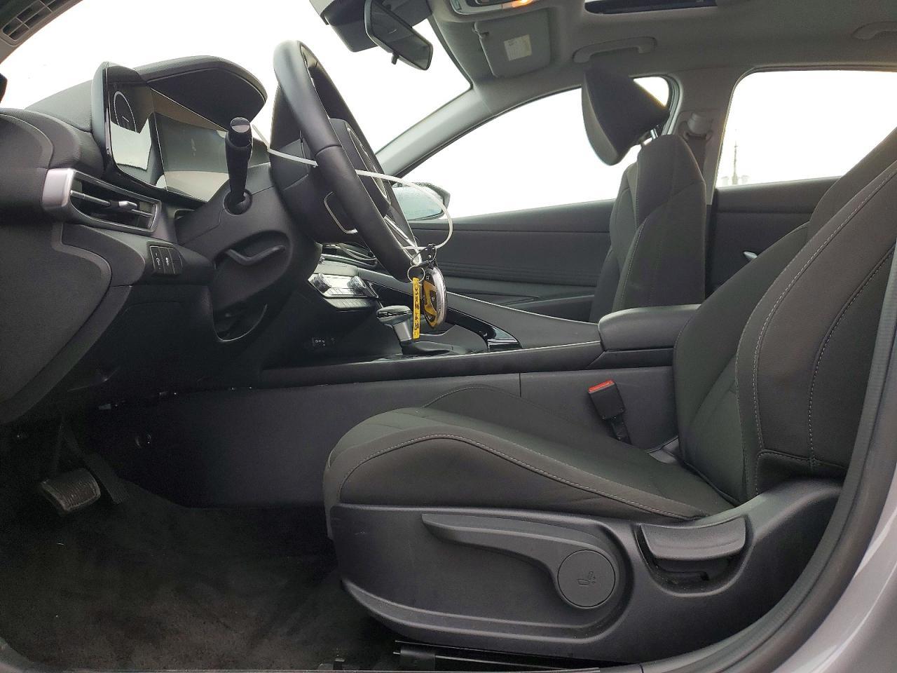 2025 Hyundai Elantra Sel Convenience - Image 7