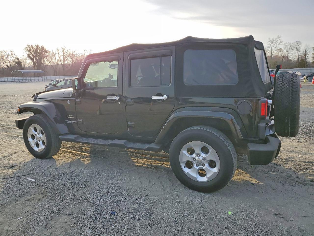 2015 Jeep Wrangler Unlimited Sahara - Фото 2