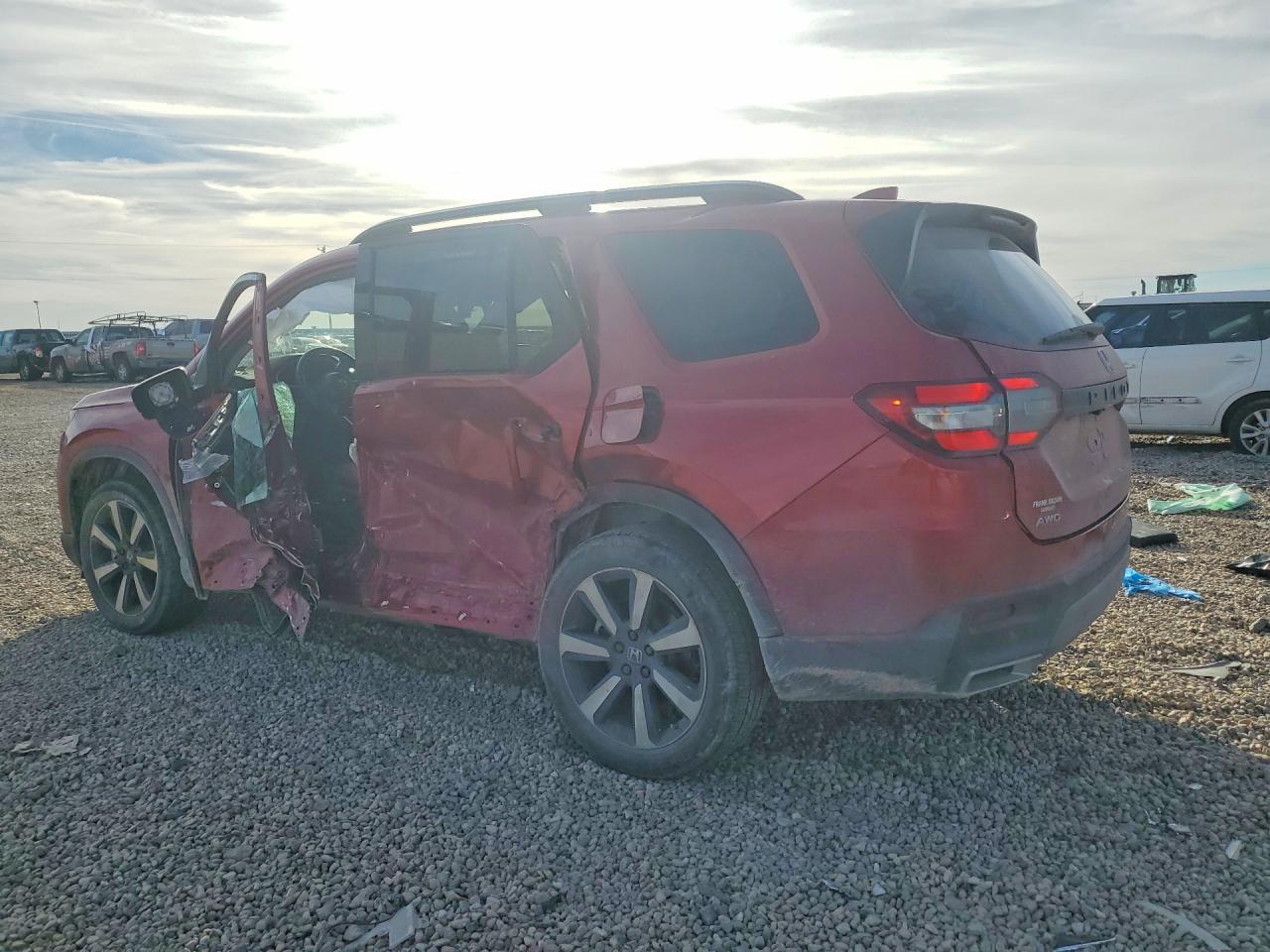 2024 Honda Pilot Touring - Image 2