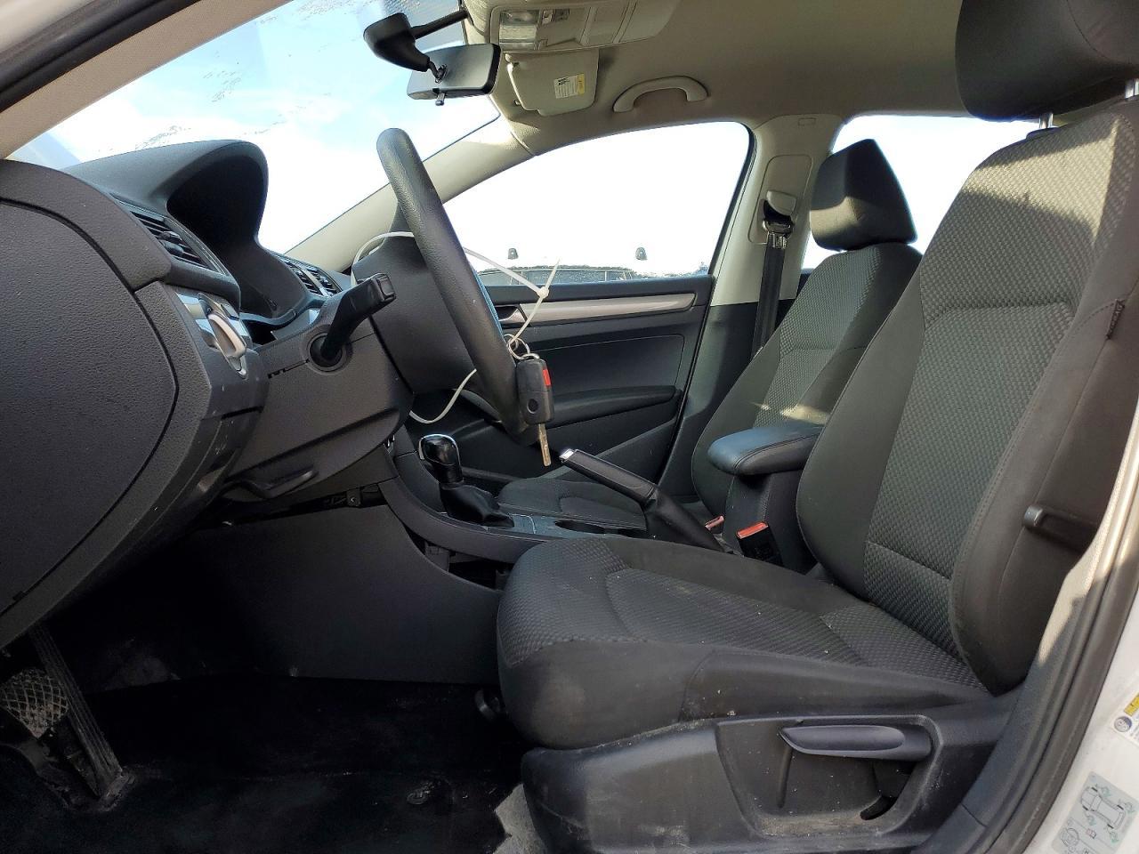 2013 Volkswagen Passat S - Фото 7