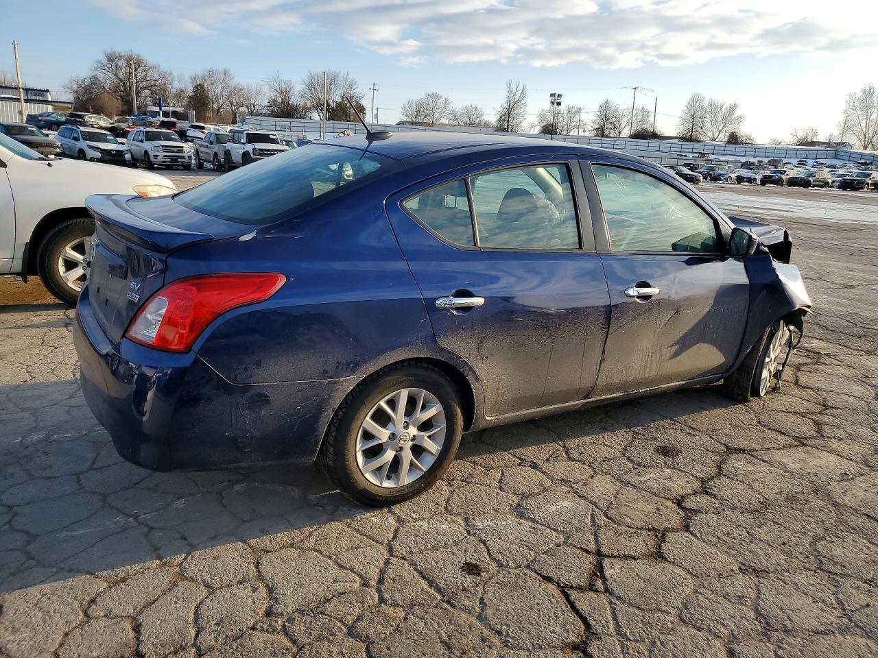 2018 Nissan Versa Sv - Image 3