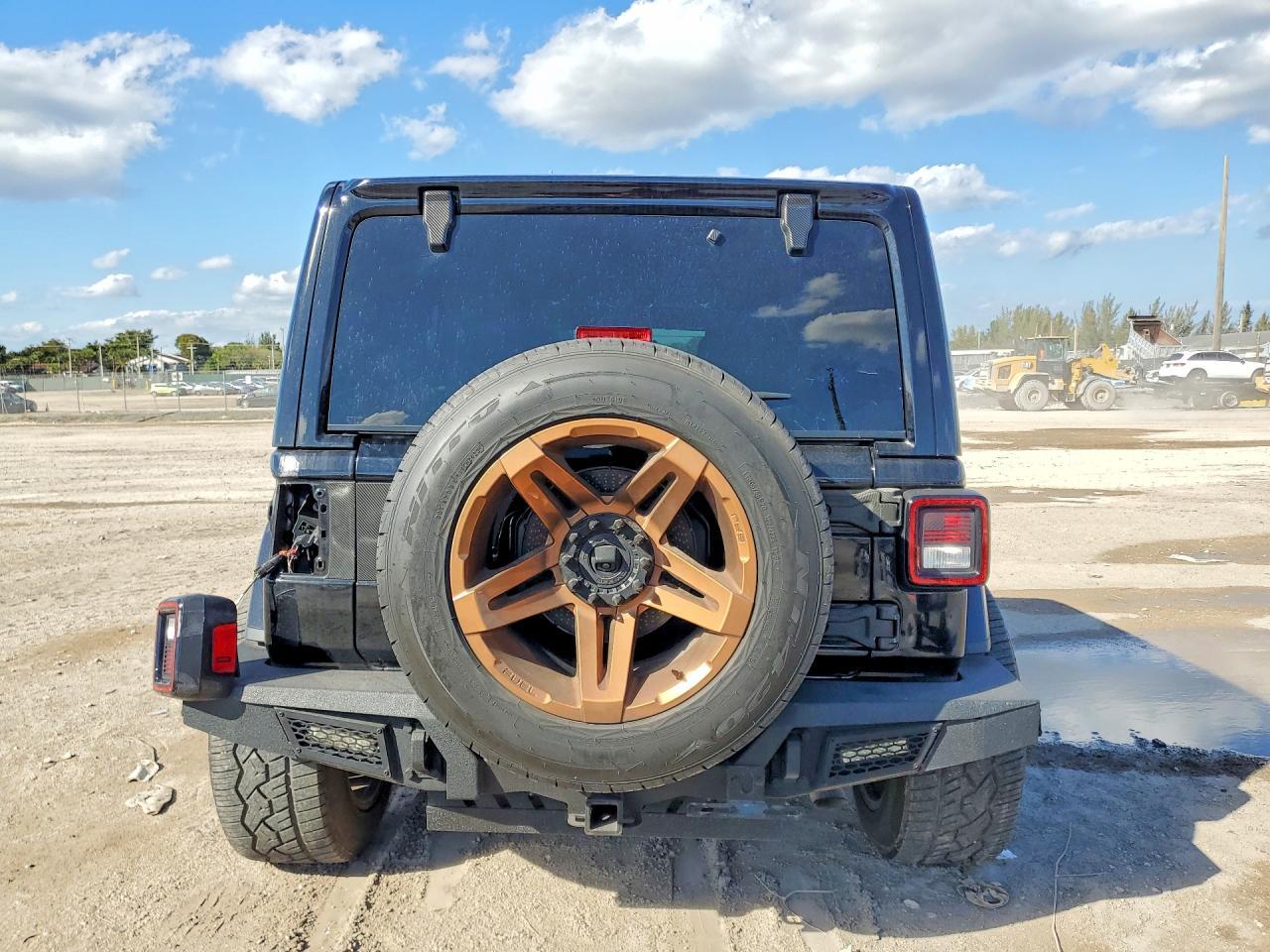 2023 Jeep Wrangler Sahara - Фото 6