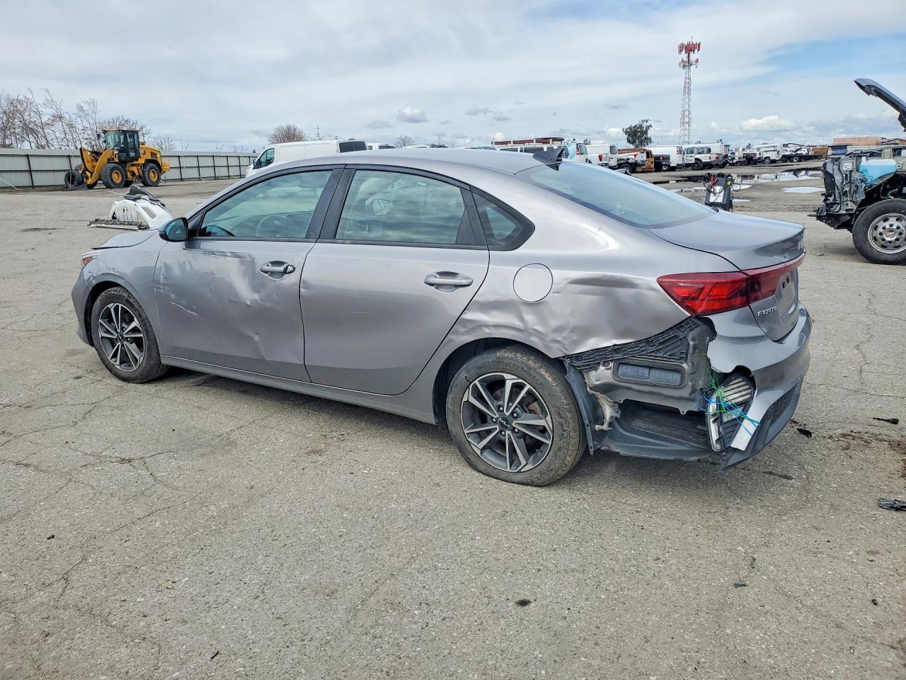 2023 Kia Forte Lx - Фото 2