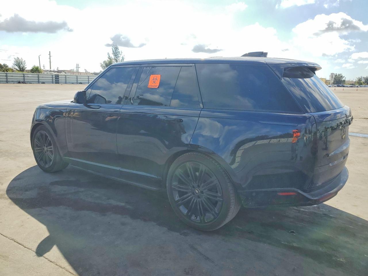 2023 Land Rover Range Rover Se - Image 2