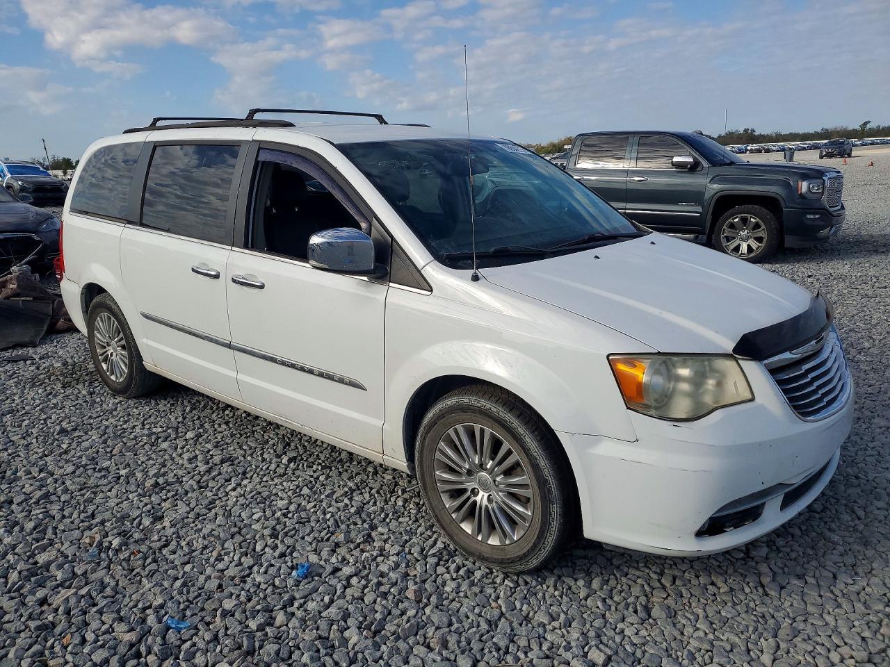 2014 Chrysler Town & Country Touring L - Фото 4