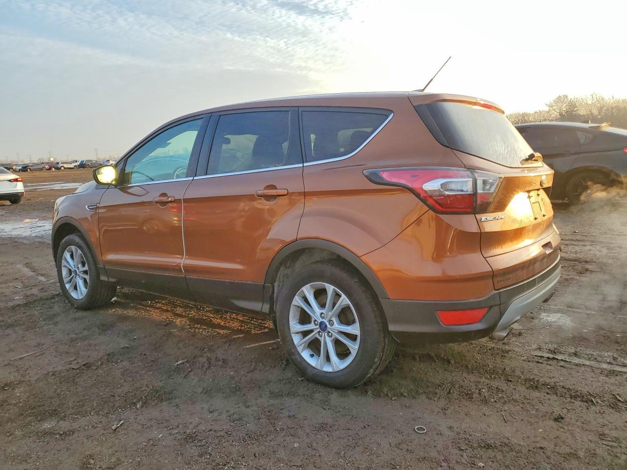 2017 Ford Escape Se - Фото 2