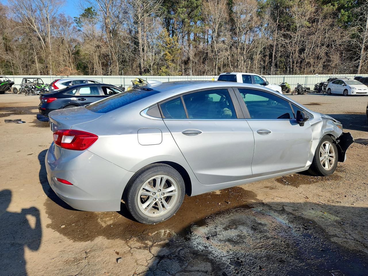 2017 Chevrolet Cruze Lt - Image 3