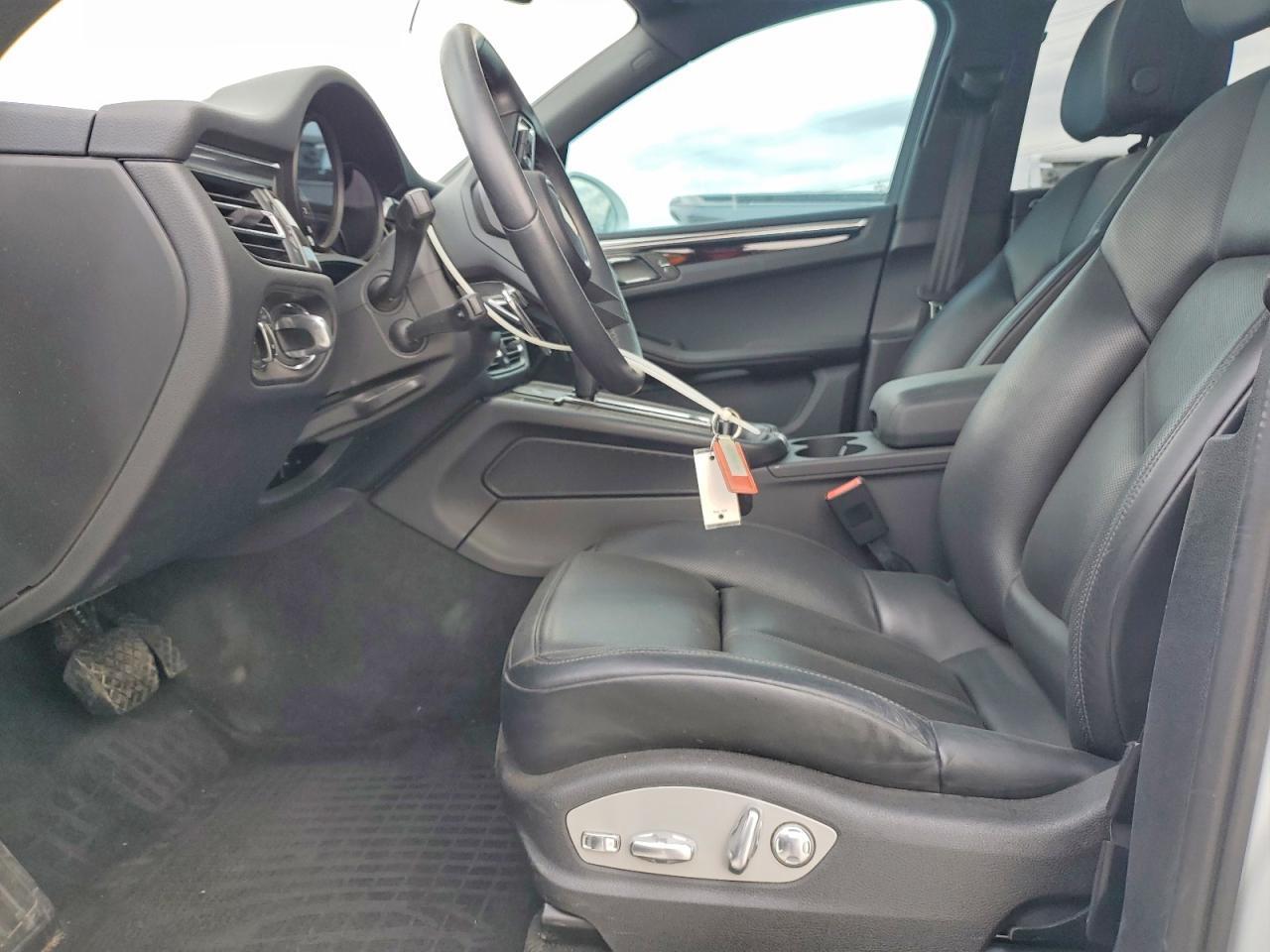 2024 Porsche Macan Base - Image 7