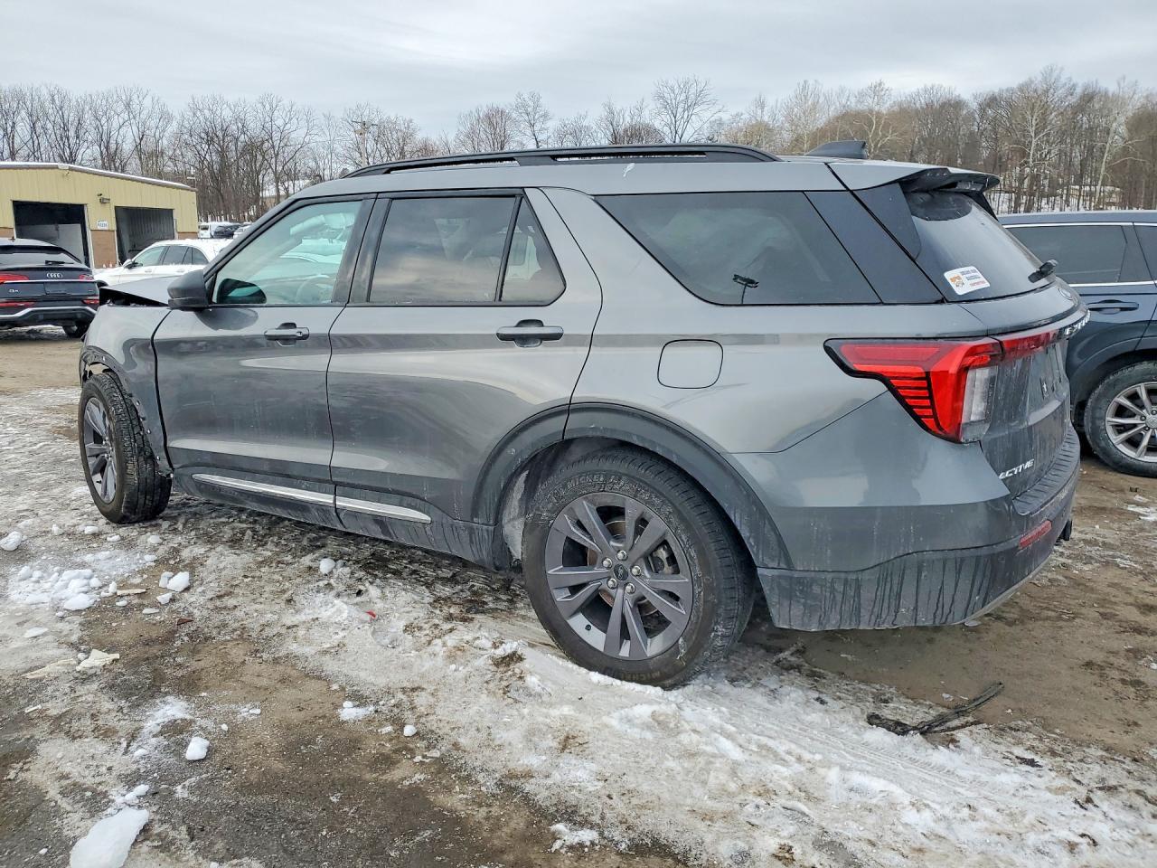 2025 Ford Explorer Active - Image 2