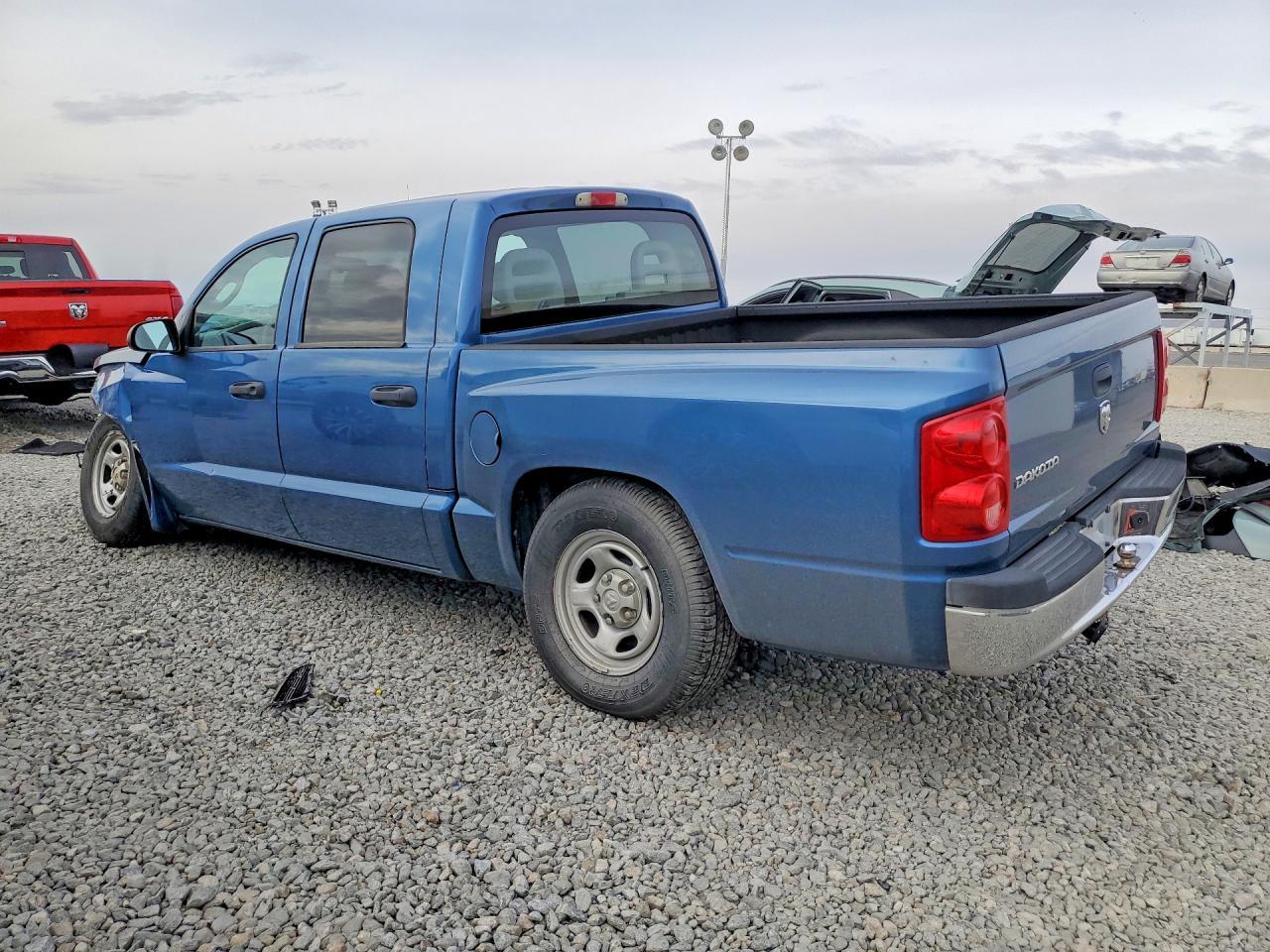 2006 Dodge Dakota Quad - Image 2