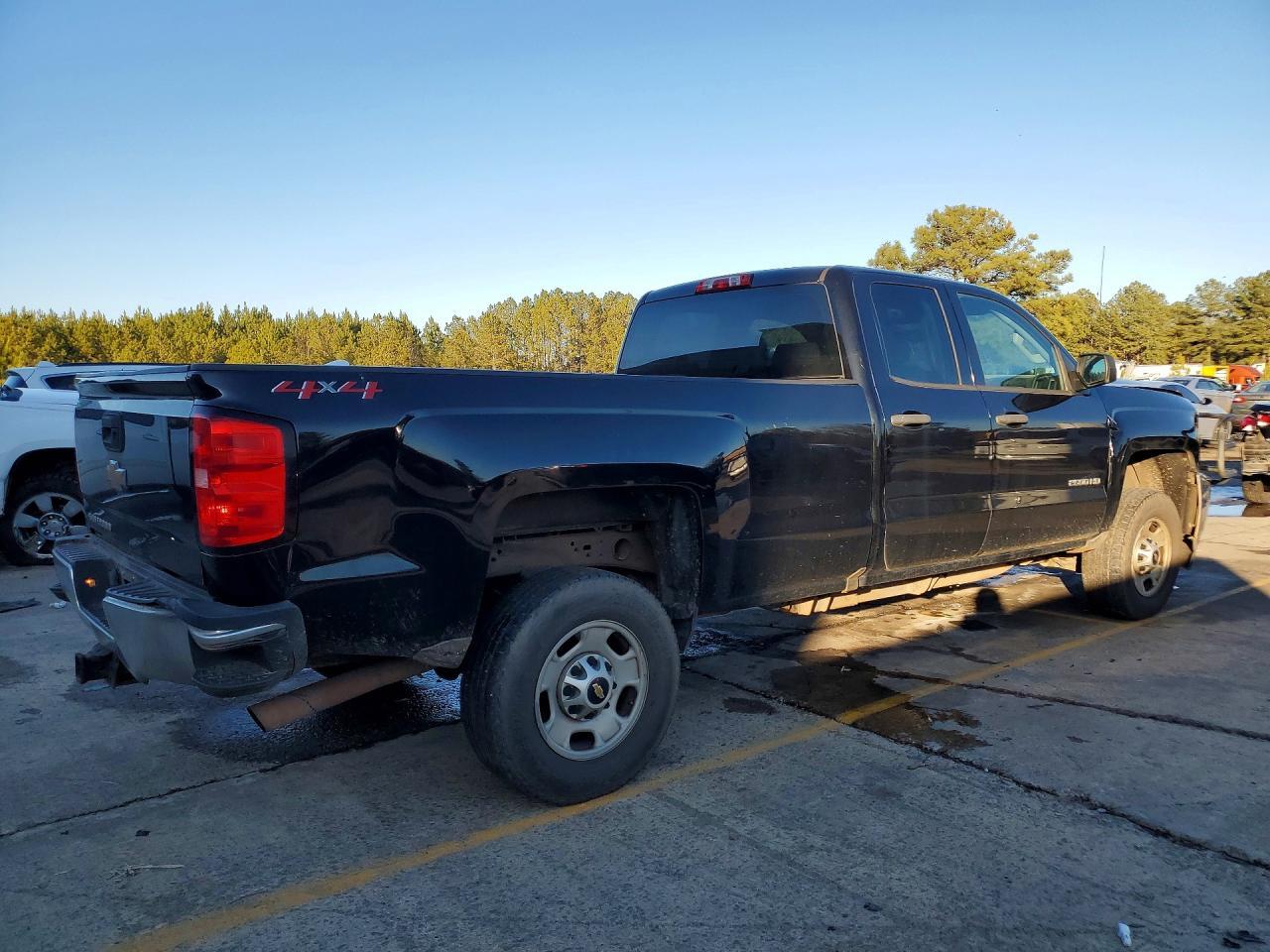 2018 Chevrolet Silverado K2500 Heavy Duty - Image 3