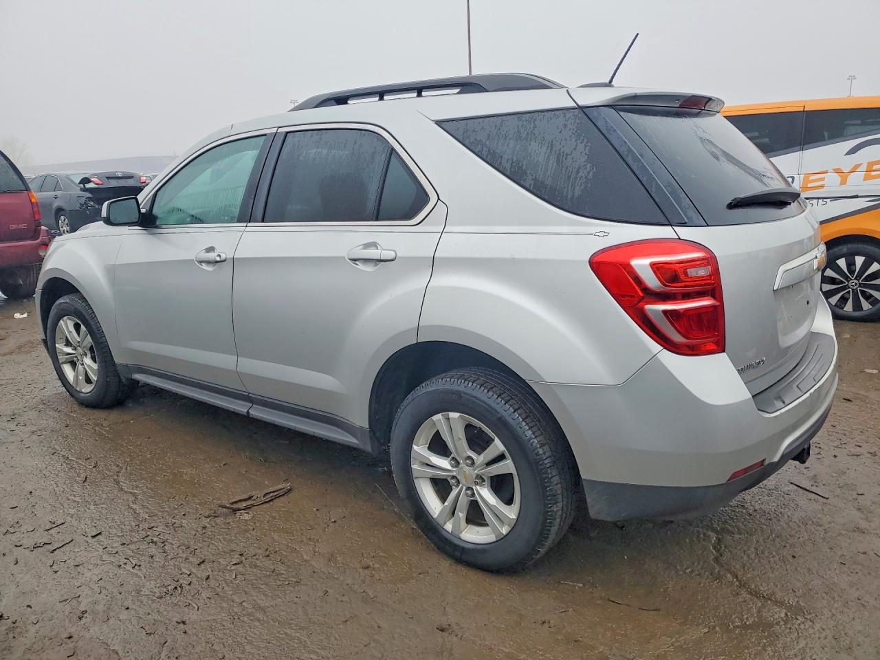 2017 Chevrolet Equinox Lt - Image 2