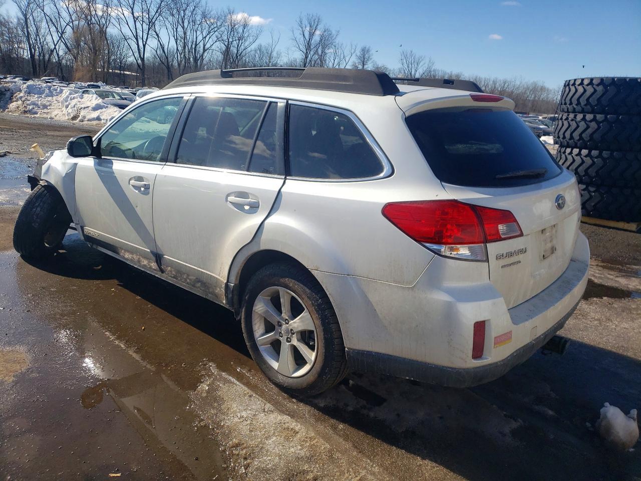 2013 Subaru Outback 2.5I Premium - Фото 2