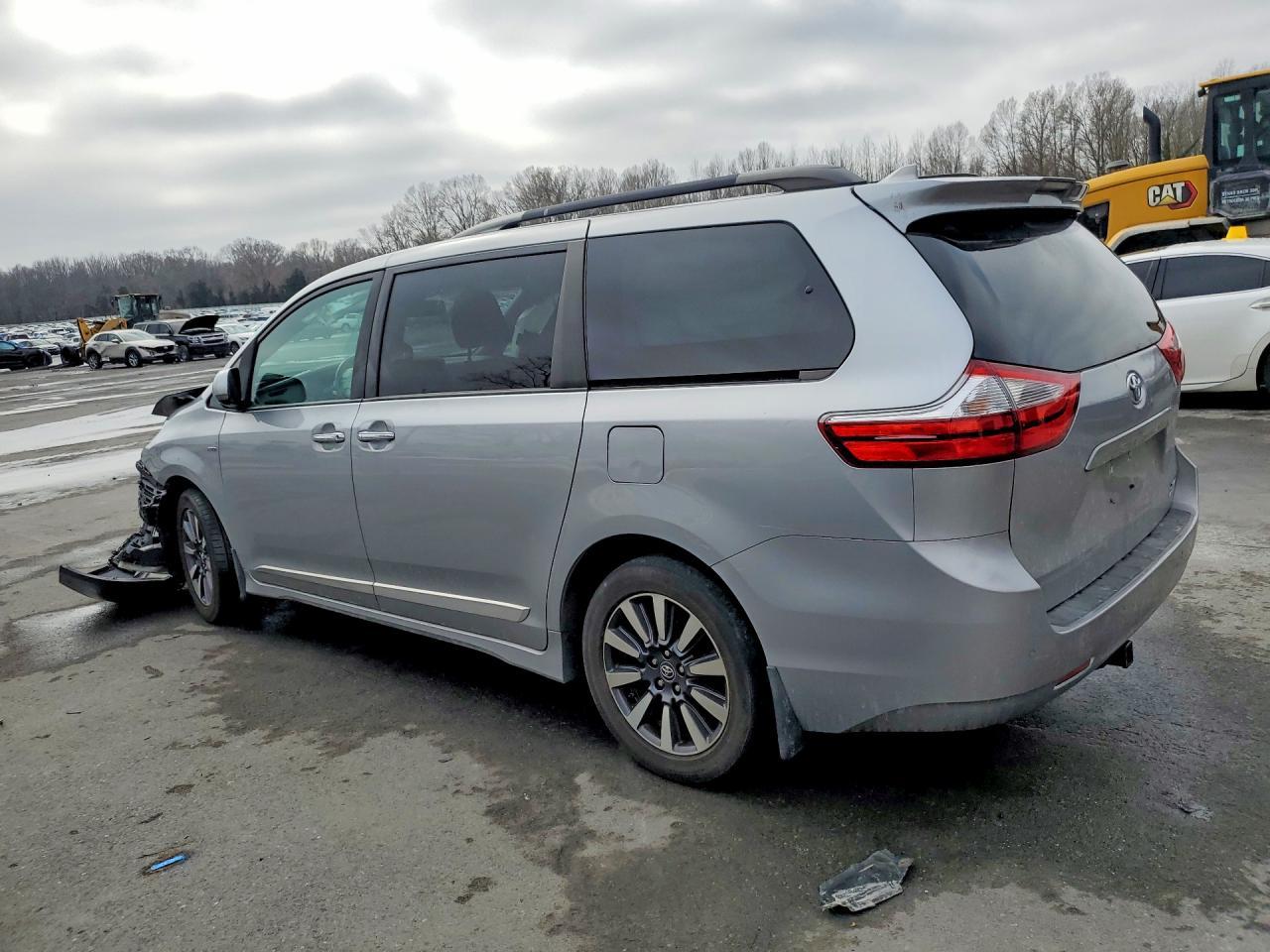 2018 Toyota Sienna - Фото 2