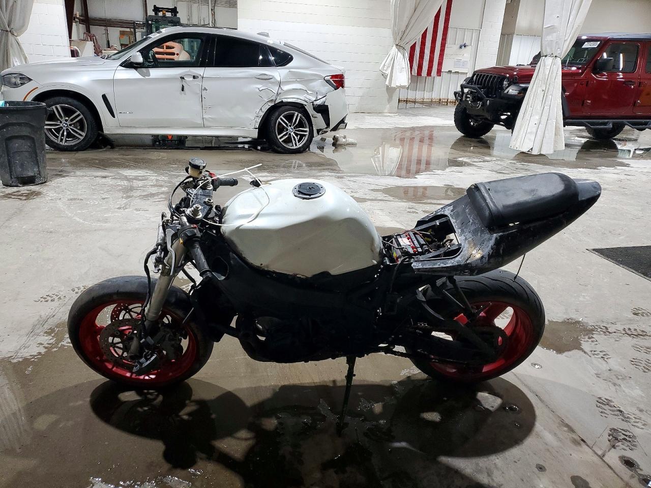 2004 Suzuki Gsx-R600 K - Фото 3
