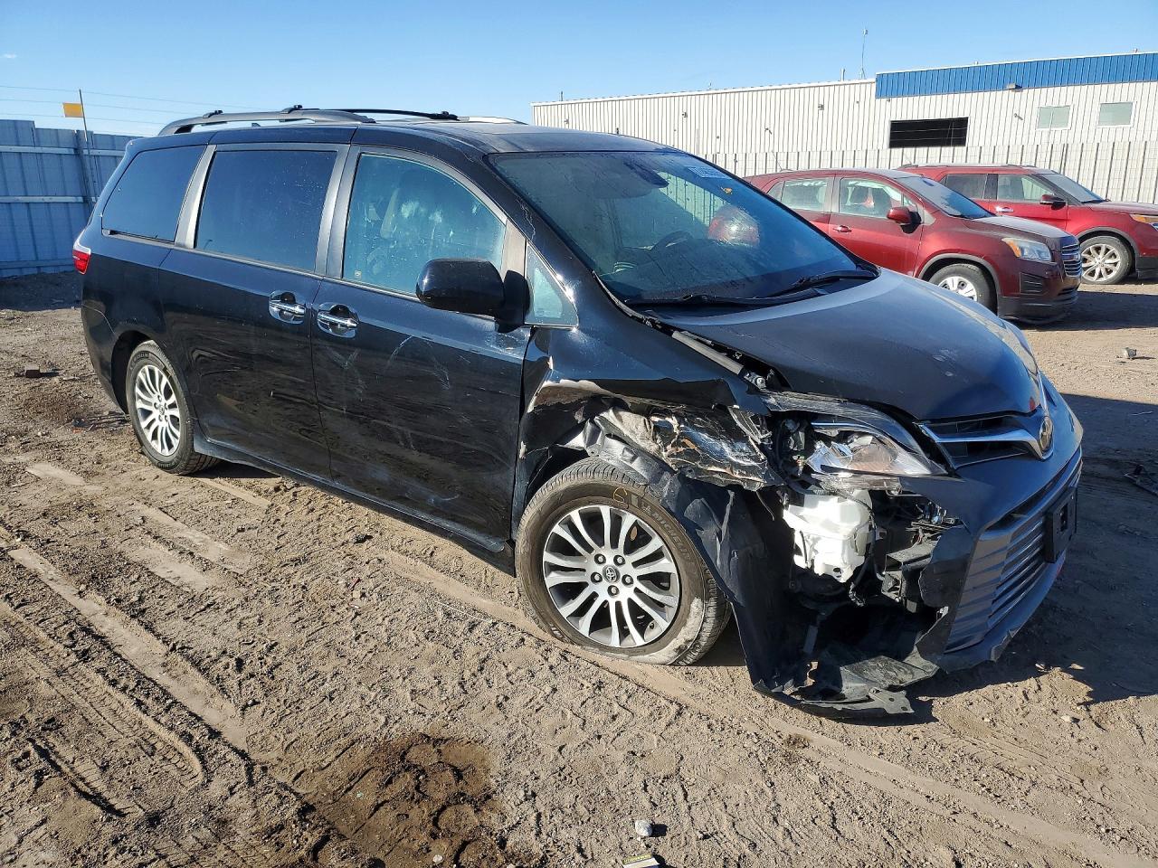 2018 Toyota Sienna Xle Premium 8-Passenger - Фото 4