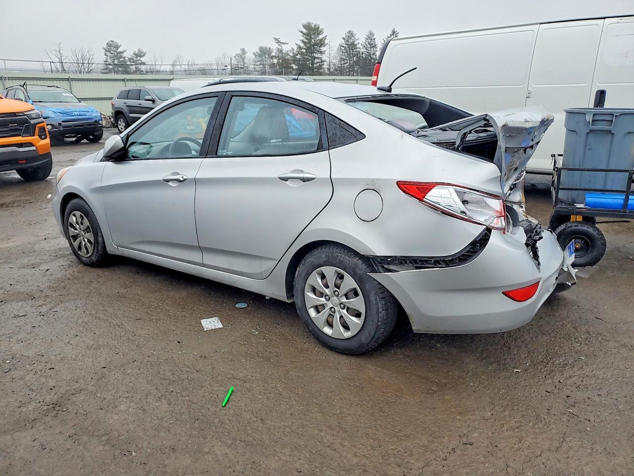 2015 Hyundai Accent Gls - Image 2