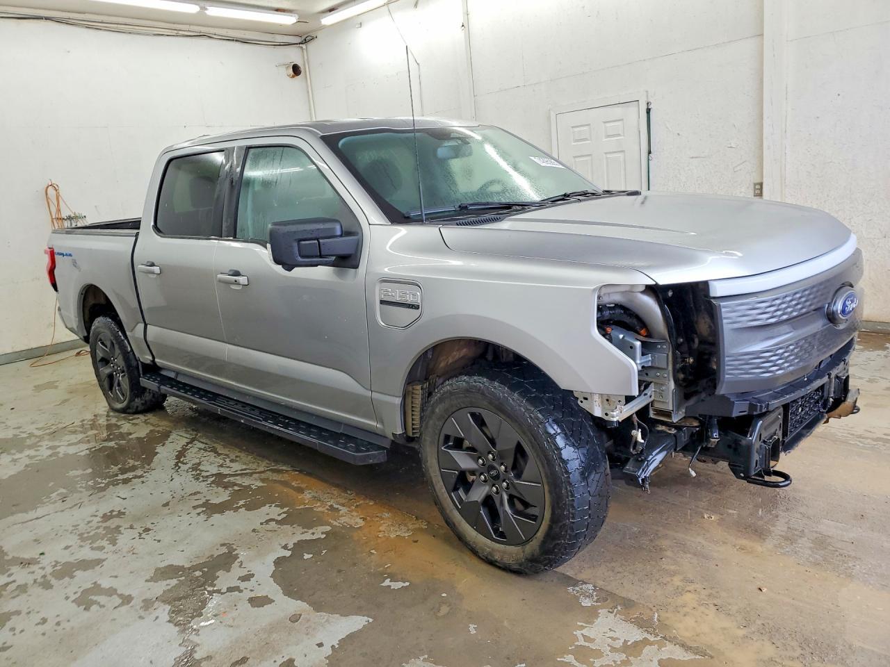 2023 Ford F150 Lightning Pro - Image 4