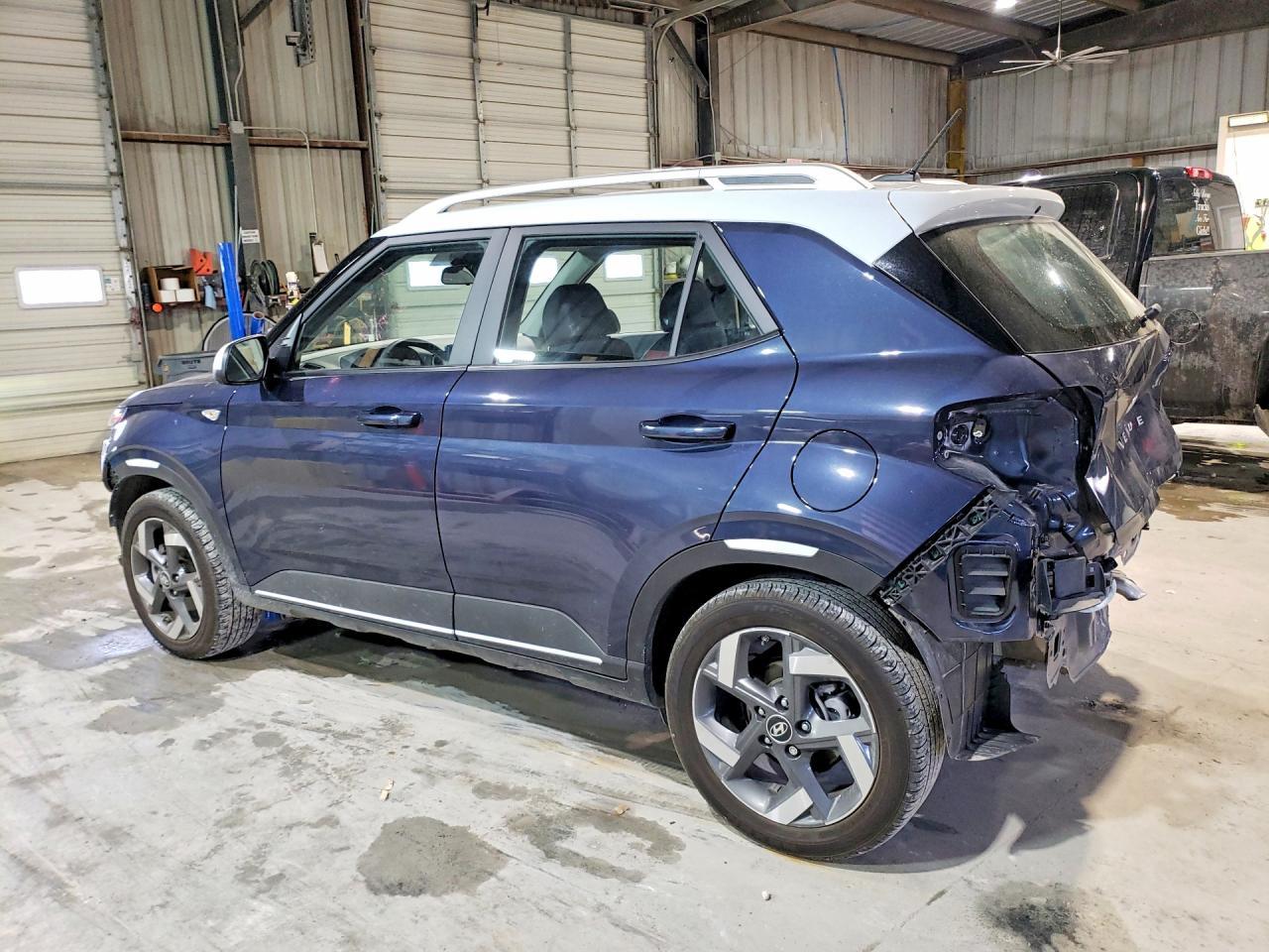 2025 Hyundai Venue Sel - Image 2