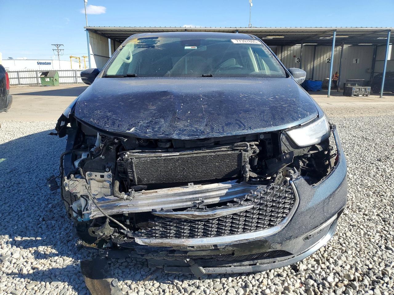 2022 Chrysler Pacifica Hybrid Touring L - Image 5