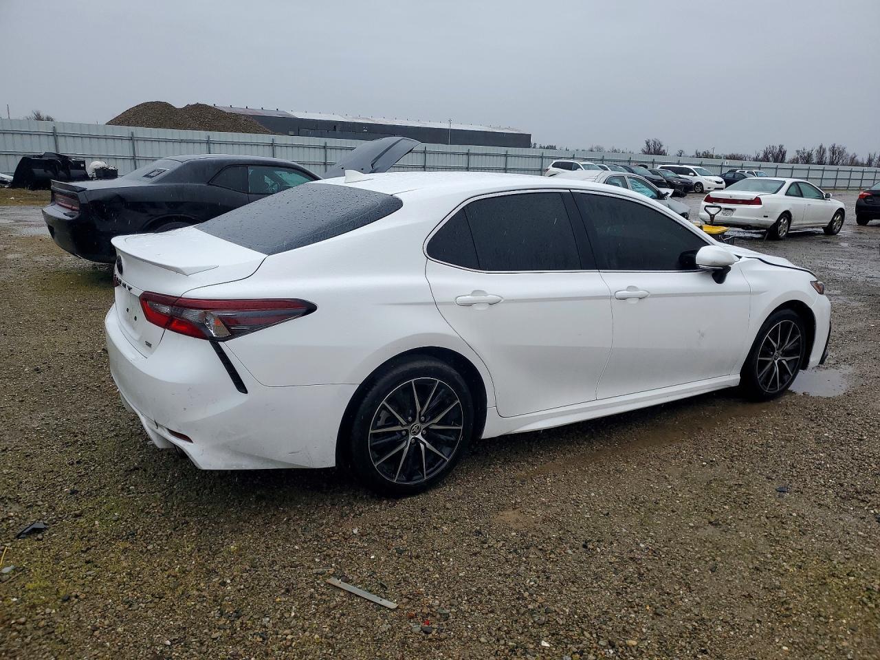 2022 Toyota Camry Se - Image 3