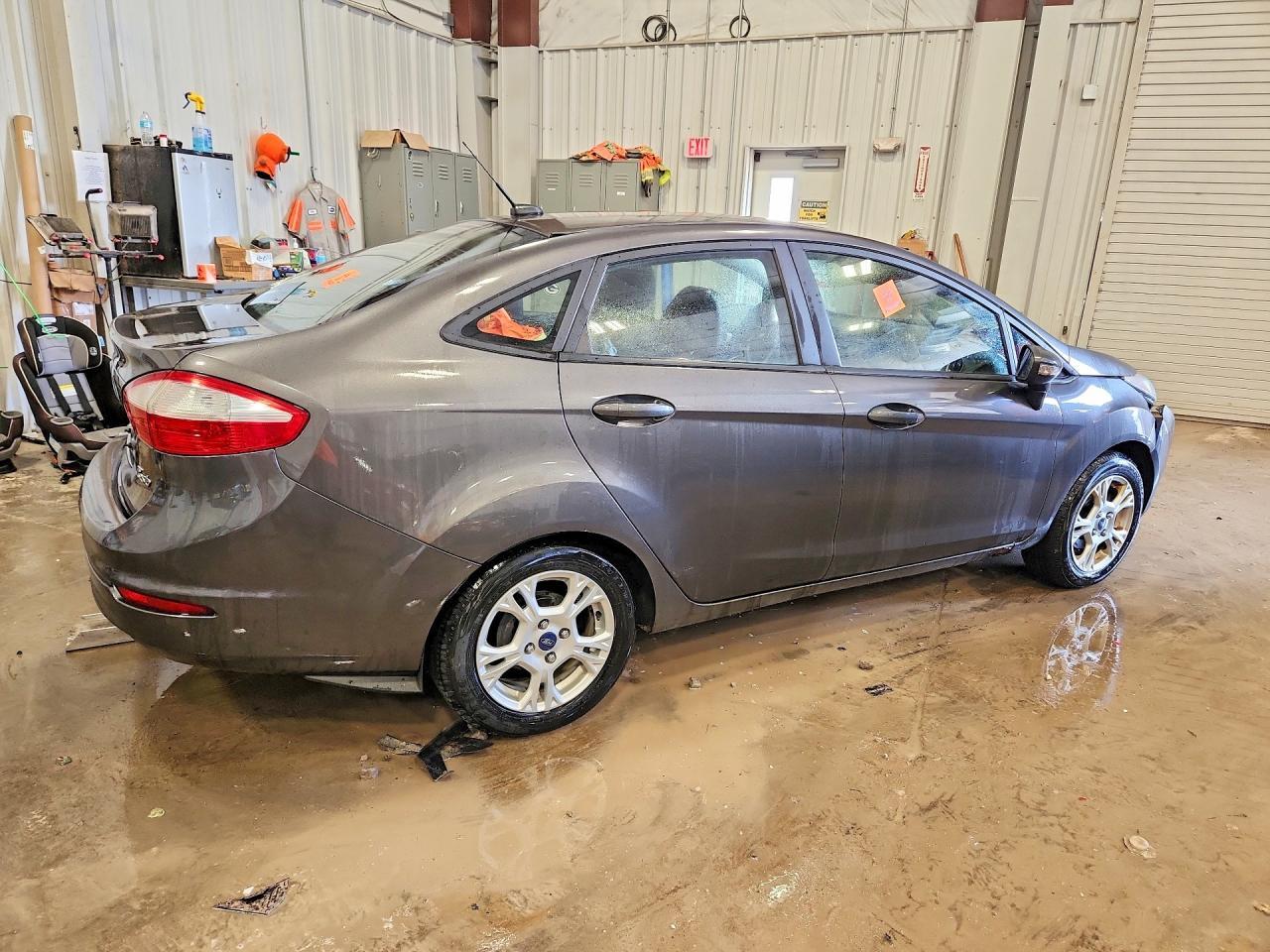 2015 Ford Fiesta Se - Фото 3