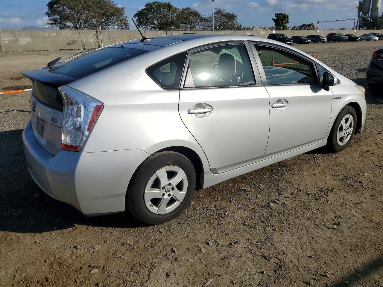 2011 Toyota Prius - Image 3