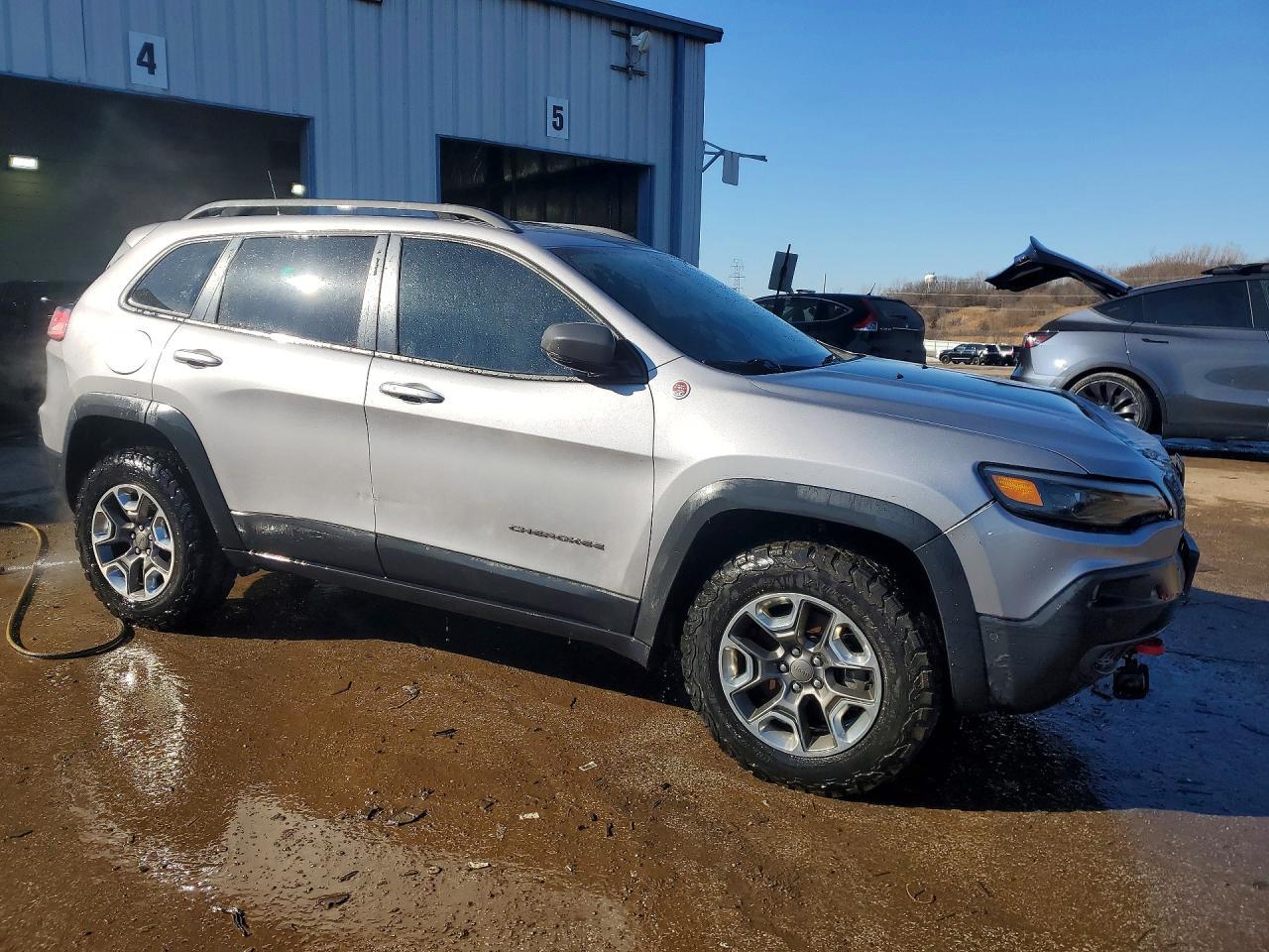 2019 Jeep Cherokee Trailhawk - Image 4