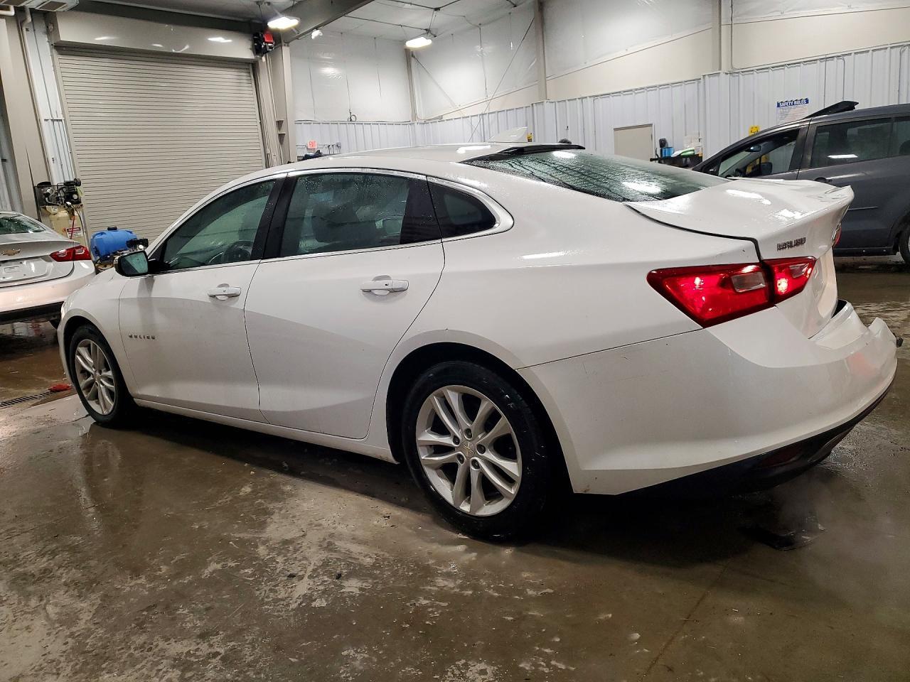 2018 Chevrolet Malibu Lt - Image 2