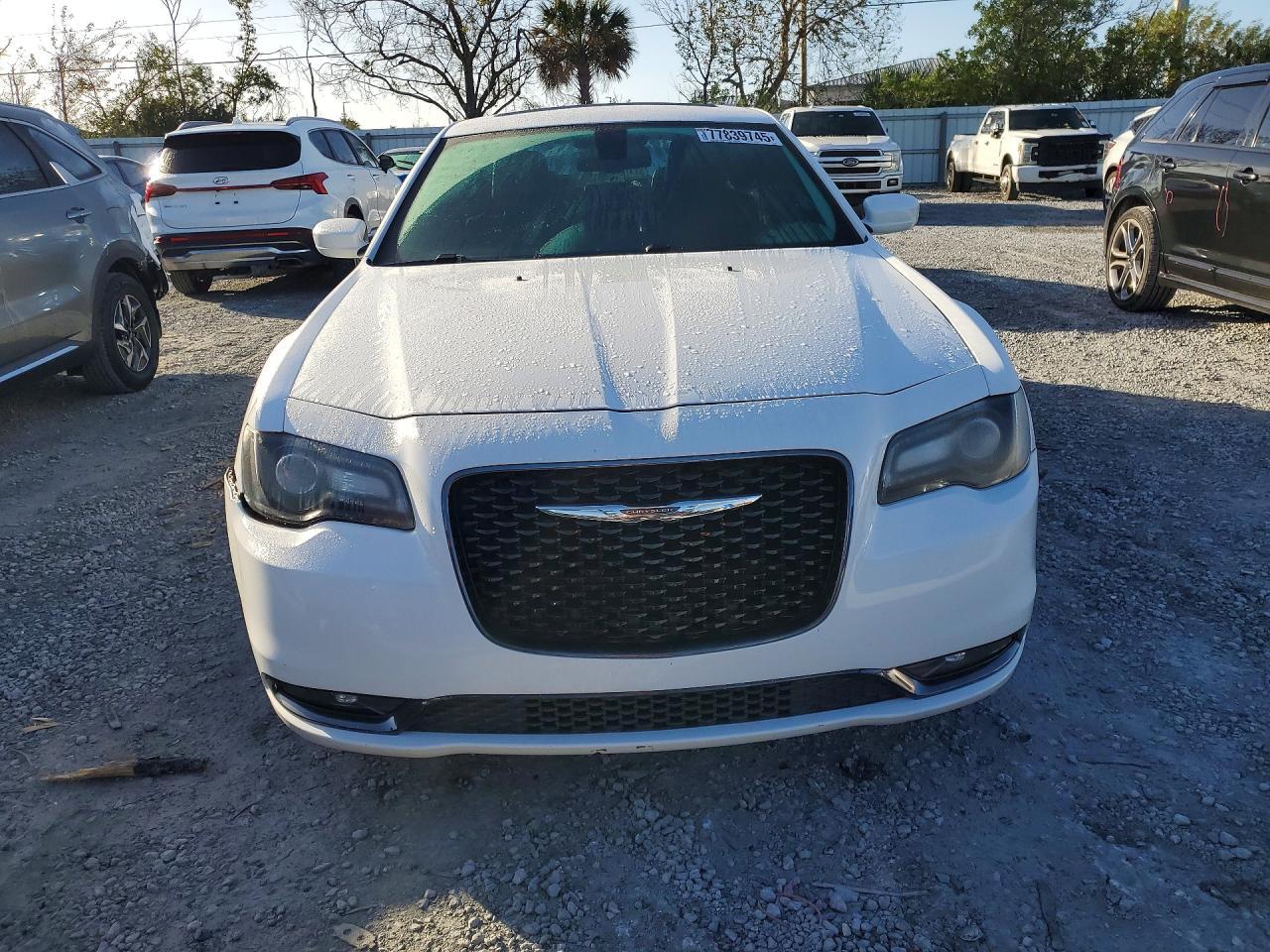 2016 Chrysler 300 S - Фото 5
