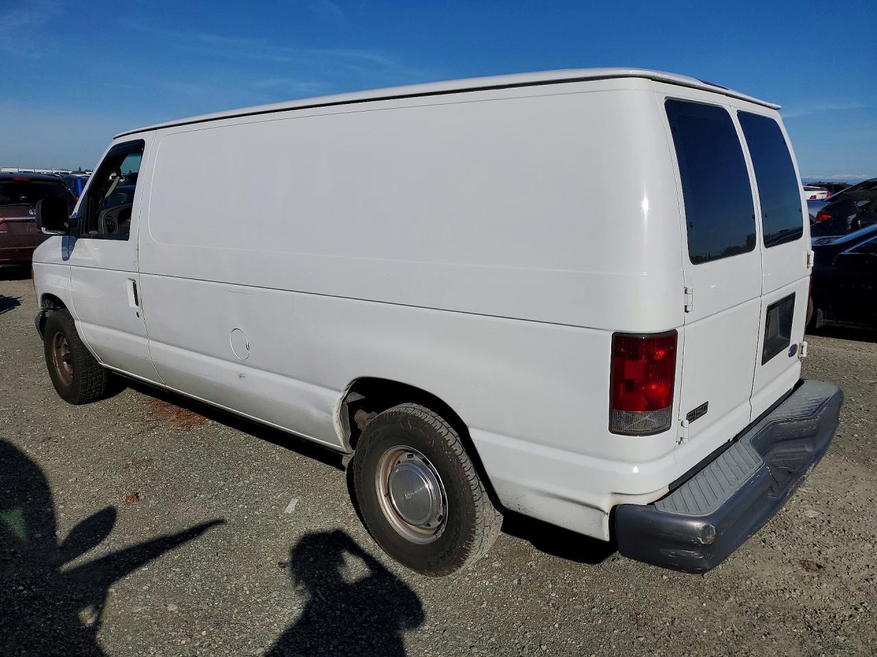 2003 Ford Econoline - Фото 2