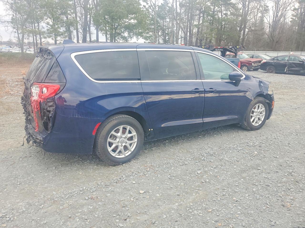 2020 Chrysler Voyager Lx - Image 3