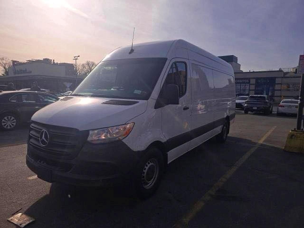 2022 Mercedes-Benz Sprinter 2500 - Фото 2