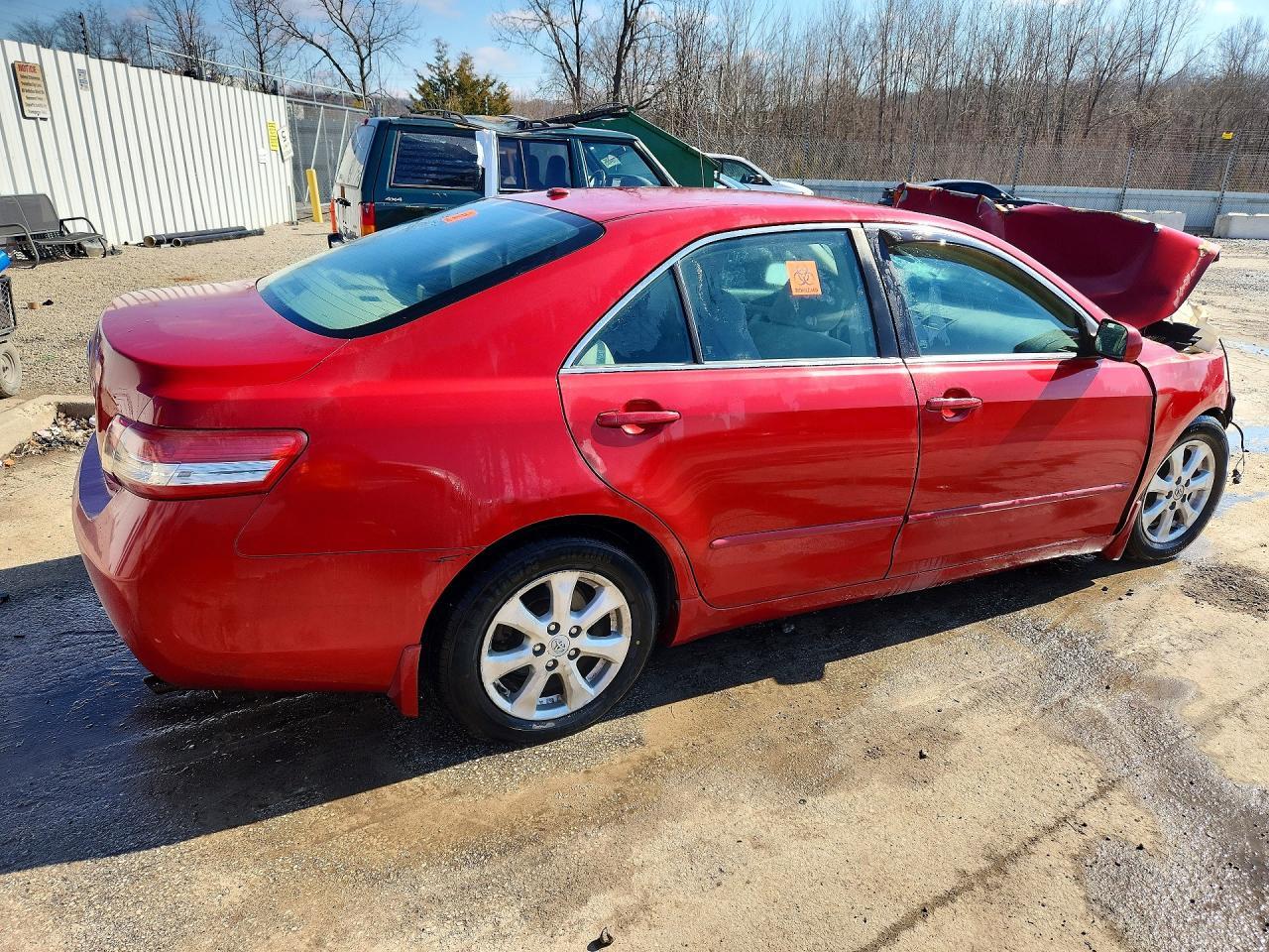 2011 Toyota Camry Le - Фото 3